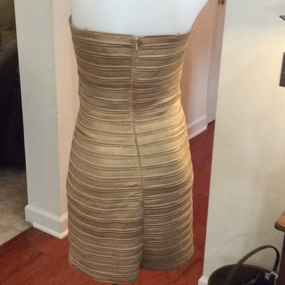SALE‼️BCBG gold - Picture 2 of 4